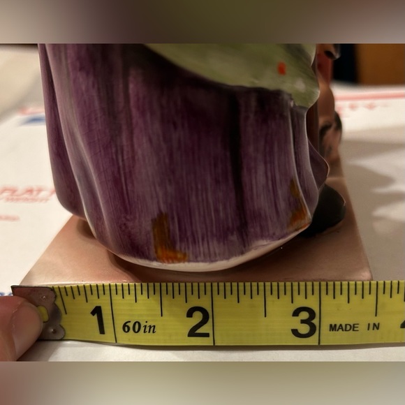 Vintage Lefton’s “Old Mother Hubbard” Porcelain Figurine #1105 - Picture 8 of 9